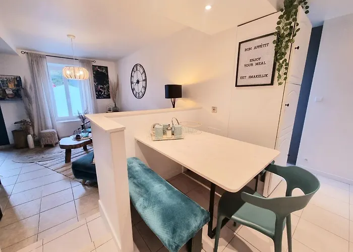 בית הארחה La Tiny Proche Et Foret 3*